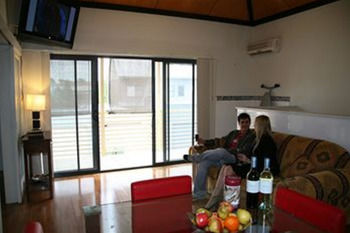 Harbourside Terraces - Kawana Tourism 24