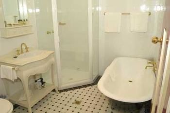 Chalet Blue Mountains - Kawana Tourism 7