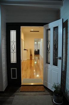 King Street Boutique Motel - Kawana Tourism 0