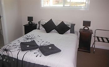 King Street Boutique Motel - Kawana Tourism 5