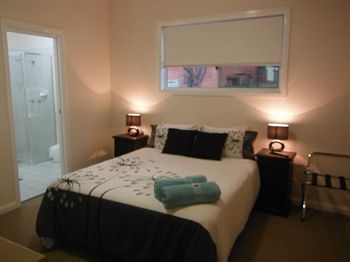 King Street Boutique Motel - Kawana Tourism 8