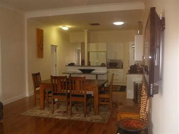 King Street Boutique Motel - Kawana Tourism 10