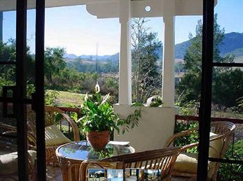 A Room With A View Bed & Breakfast - Kawana Tourism 3
