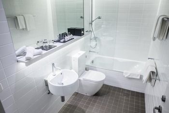 ADGE Boutique Apartment Hotel - Kawana Tourism 13