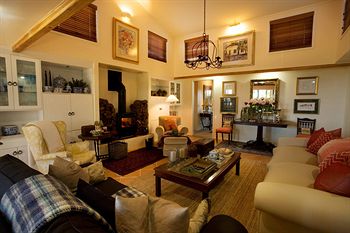 Arabella Guesthouse - Kawana Tourism 0