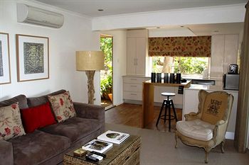 Arabella Guesthouse - Kawana Tourism 7