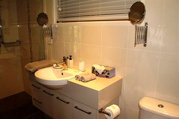 Arabella Guesthouse - Kawana Tourism 9