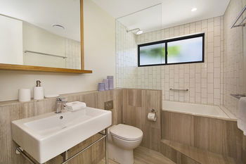 Jacaranda Noosa - Kawana Tourism 4