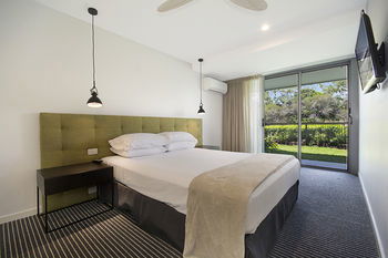 Jacaranda Noosa - Kawana Tourism 7