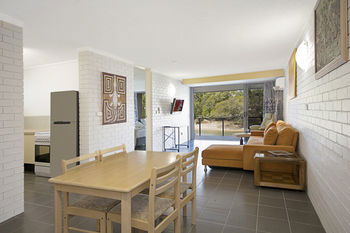Jacaranda Noosa - Kawana Tourism 54