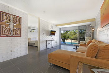 Jacaranda Noosa - Kawana Tourism 55