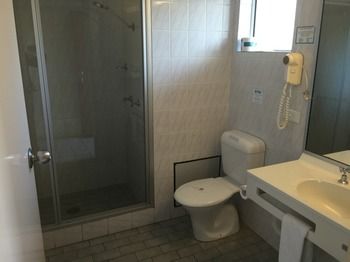 Ulladulla Harbour Motel - Kawana Tourism 13