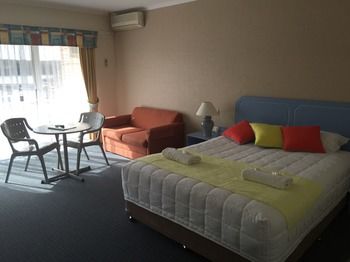 Ulladulla Harbour Motel - Kawana Tourism 22