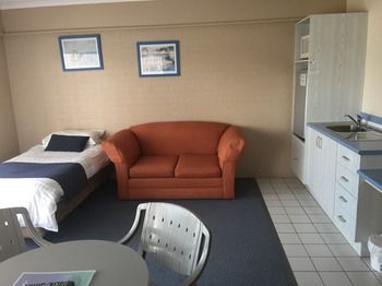 Ulladulla Harbour Motel - Kawana Tourism 37