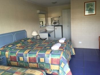 Ulladulla Harbour Motel - Kawana Tourism 38