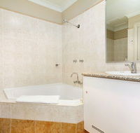 Edward Parry Motel amp Apartments - Kawana Tourism