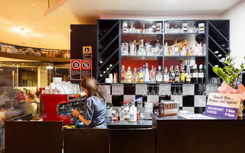 Airport Hotel Sydney - Kawana Tourism 23