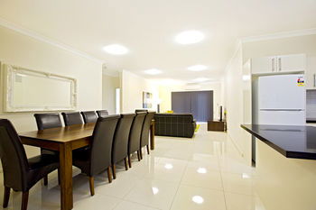 Astina Serviced Apartments - Central - Kawana Tourism 7
