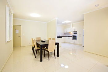 Astina Serviced Apartments - Central - Kawana Tourism 8