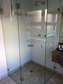 Darcys Hotel At Homebush - Kawana Tourism 1