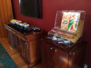 Darcys Hotel At Homebush - Kawana Tourism 10