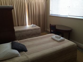 Darcys Hotel At Homebush - Kawana Tourism 20