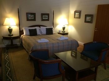 Darcys Hotel At Homebush - Kawana Tourism 21