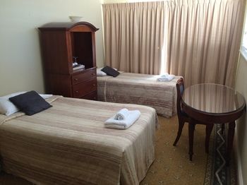 Darcys Hotel At Homebush - Kawana Tourism 22