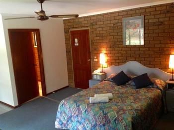 Tooleybuc Motel - Kawana Tourism 0