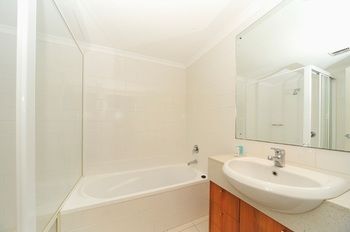 Waldorf Waitara Residential Apartments - Kawana Tourism 8