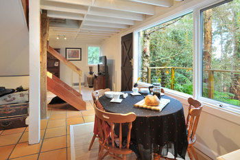 Santosa Cottage - Kawana Tourism 2