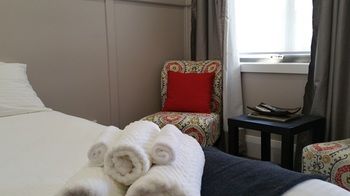 Coppers Hill Private Accommodation - Kawana Tourism 11