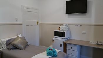 Coppers Hill Private Accommodation - Kawana Tourism 20