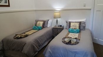 Coppers Hill Private Accommodation - Kawana Tourism 21