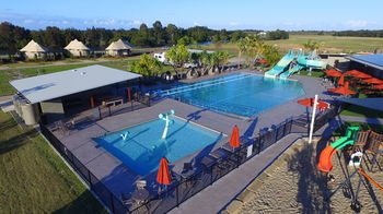 Rivershore Resort - Kawana Tourism 6