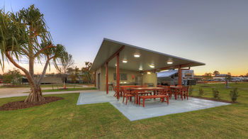 Rivershore Resort - Kawana Tourism 16