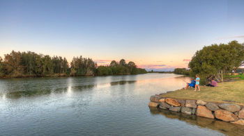 Rivershore Resort - Kawana Tourism 18