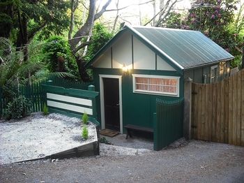 Lotus Lodges - Kawana Tourism 0
