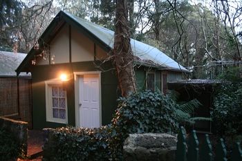Lotus Lodges - Kawana Tourism 7