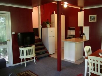 Lotus Lodges - Kawana Tourism 10
