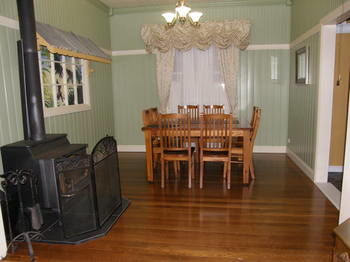 37 Queen Gloucester - Kawana Tourism 13