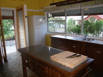 37 Queen Gloucester - Kawana Tourism 16