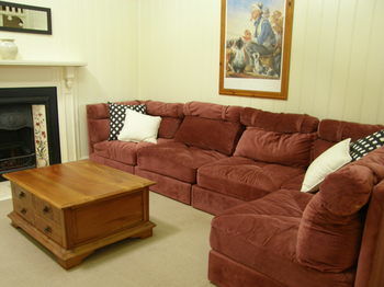 37 Queen Gloucester - Kawana Tourism 18
