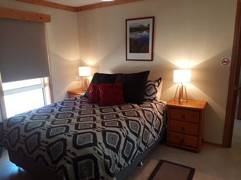 Copeland Cabins - Kawana Tourism 6