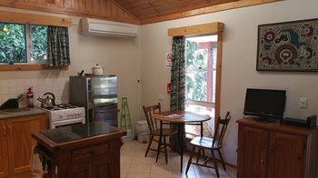 Copeland Cabins - Kawana Tourism 11