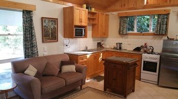 Copeland Cabins - Kawana Tourism 12