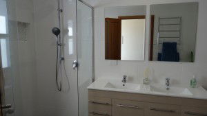 Dolphin Holiday House - Kawana Tourism 4