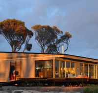 Sawyers Bay Shacks - Kawana Tourism