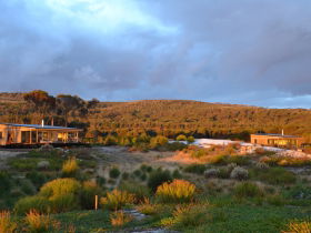 Sawyers Bay Shacks - Kawana Tourism 1