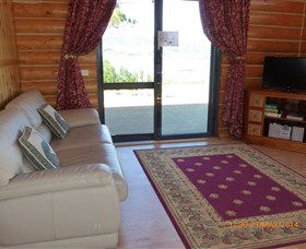 Windermere Cabins - Kawana Tourism 3